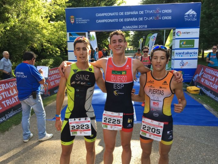 El soriano Alfonso Izquierdo, en el centro de la imagen. / @FedeTriatlonCyL