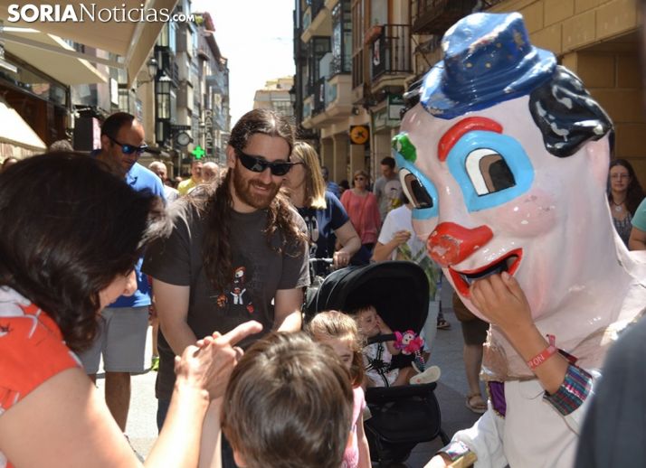 GALERÍA: Mañana de gigantes y cabezudos en Soria