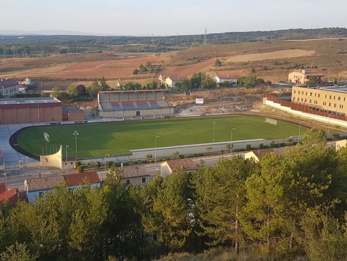 El Municipal de El Burgo de Osma. Cuenta de Facebook del Sporting Uxama (no oficial). 