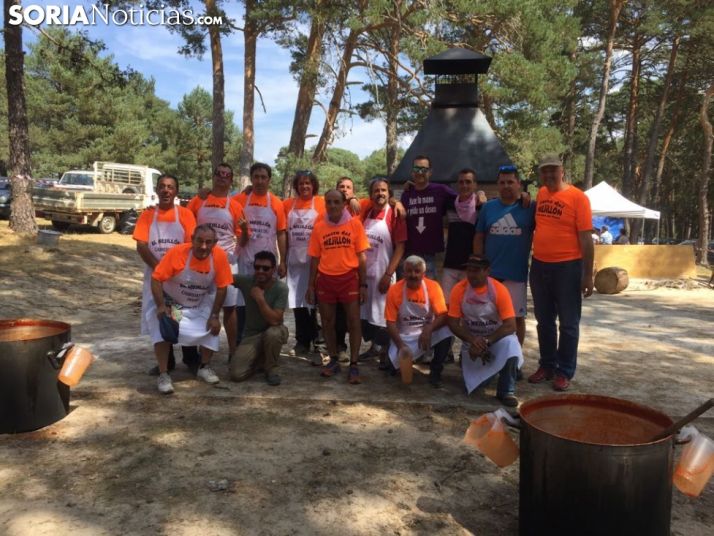 Comida en Cabrejas durante la Fiesta del Mejillón. 