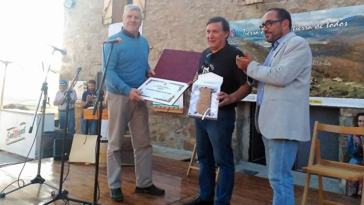 Imagen de la entrega del premio esta tarde. /Dip