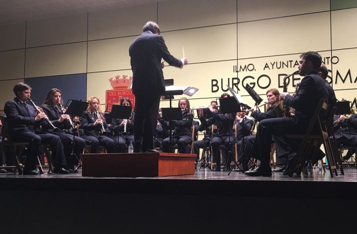 La Banda de El Burgo pone acordes a la espera de las fiestas