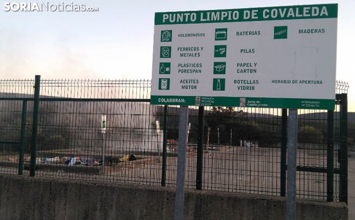 La humareda en el punto limpio. /SN