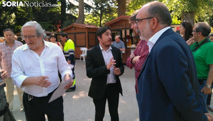 Bárez (izda.), junto al director general de Cultura del Gobierno de Aragón, el alcalde y el subdelegado del Gobierno en Soria. /SN