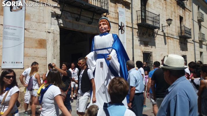 GALERÍA: Gigantes y cabezudos en El Burgo