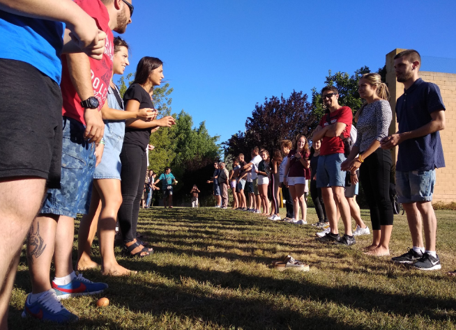 El lanzamiento de huevo es deporte en Almenar