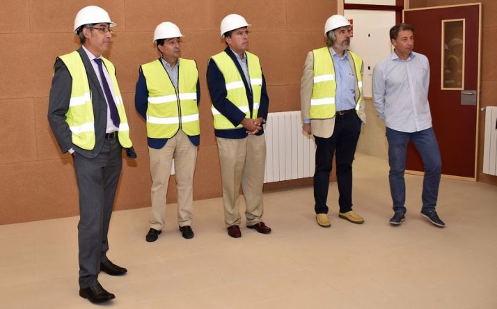 Visita institucional a la sobras del IES Virgen del Espino este jueves. /Jta.