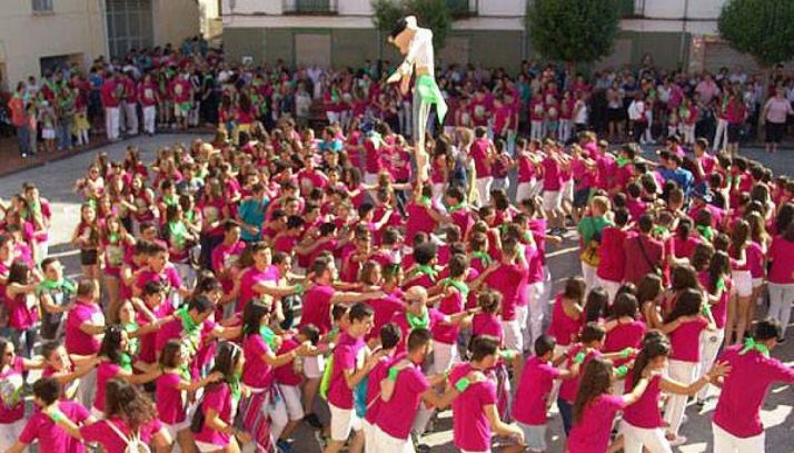 El Bulinga presidiendo una charanga de fiestas. /La Juve