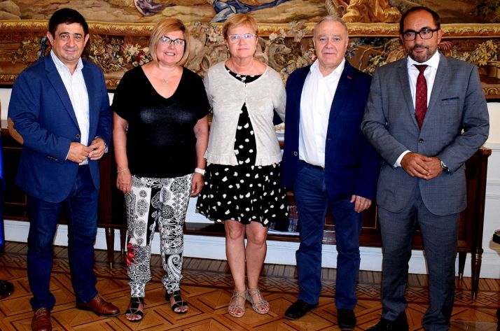 Luis Rey, (dcha.) junto los presidentes de diputaciones y la comisionada (ctro.). /Subdeleg.)