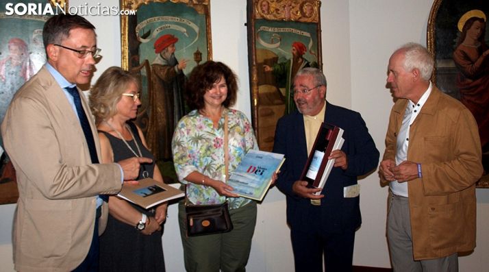 María Mantecón, en el centro, visitante 100.000 de esta edición. /SN