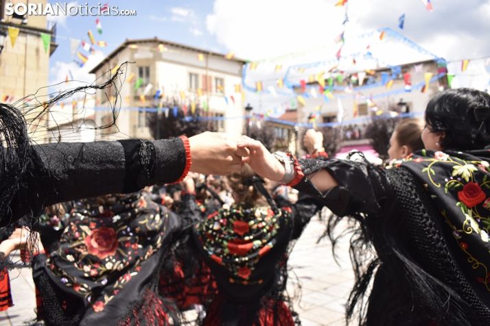 GALERÍA: Covaleda baila la Rueda por San Lorencito