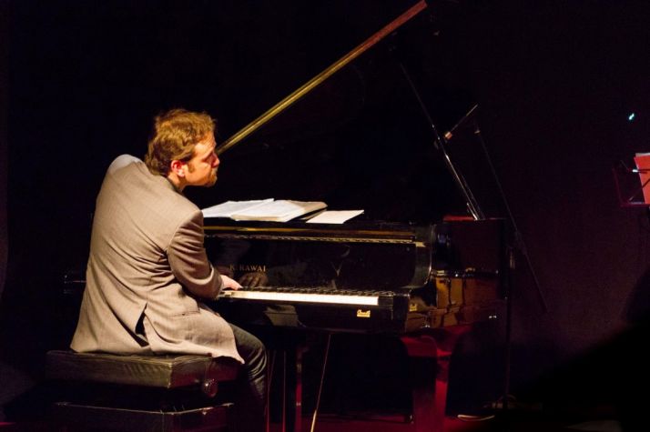 Jairo Ortega y su piano. Blog del artista. 