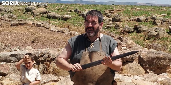 Un numantino durante una de las jornadas en el Yacimiento. SN