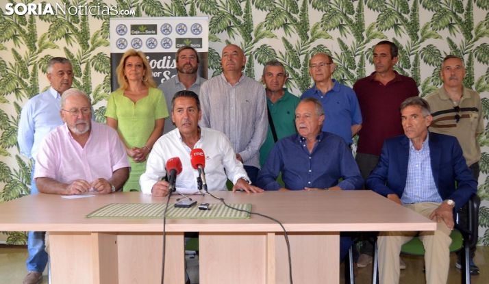 Imagen de la rueda de prensa este viernes. Sentados, Iturmendi (izda.), Sanz, De Miguel y Asensio. /SN,