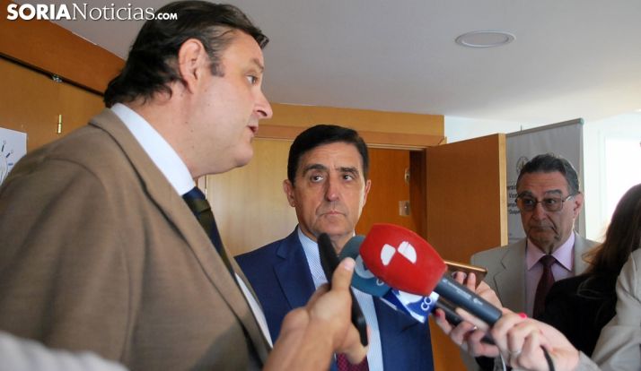 José Luis Ruiz, Carlos Martínez Iquierdo y Anselmo García este martes en el Campus. /SN