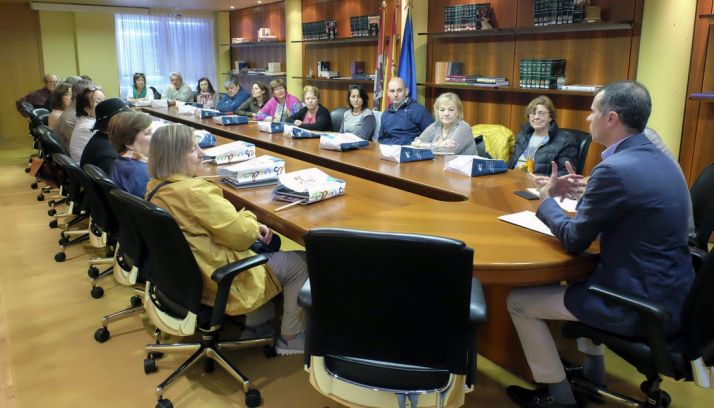 Los viajeros en su visita a la Junta. /Jta.