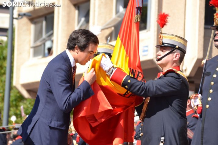 Homenaje y juramento a la bandera de España. SN