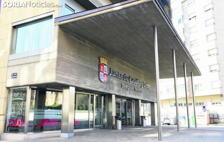 Entrada al edificio de la Delegación Territorial de la Junta en Soria. /SN