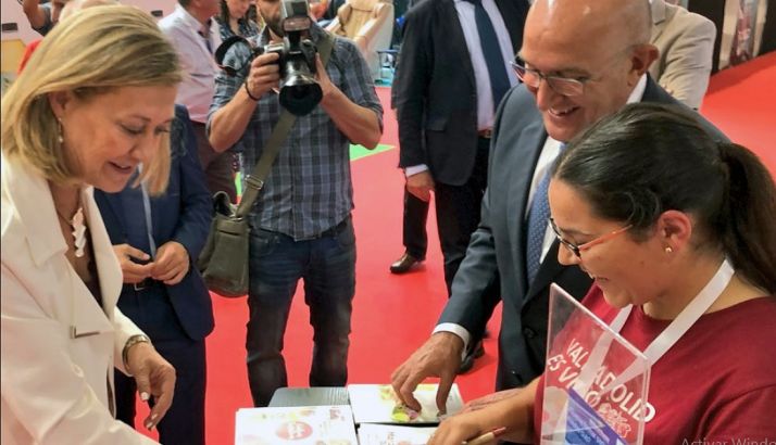 La consejera, este miércoles en la feria vallisoletana. /DV