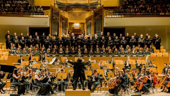 Orquesta y Coro de la Filarmonía de Madrid.