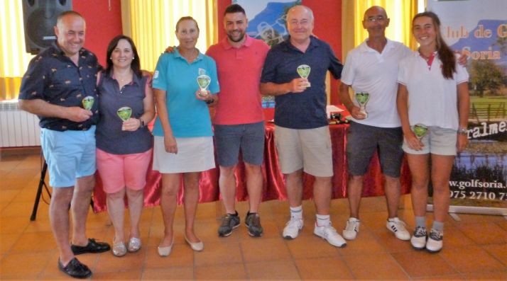 Foto de familia de los ganadores. 