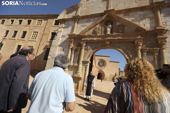 Una imagen de la visita institucional al monasterio este miércoles. /SN