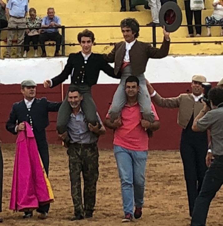 Ruben Sanz y Víctor Hernández ofrecen un buen espectáculo taurino en Arcos