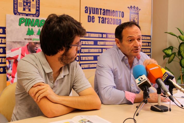 El responsable de Prensa y Redes Sociales de Pinares Cup, Bernat Díez, y el El primer teniente de alcalde de Tarazona, Luis José Arrechea. Ayuntamiento de Tarazona 