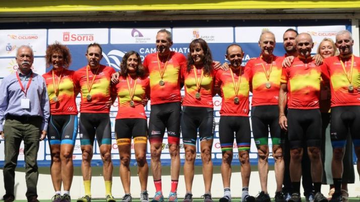 El podio con los ganadores.