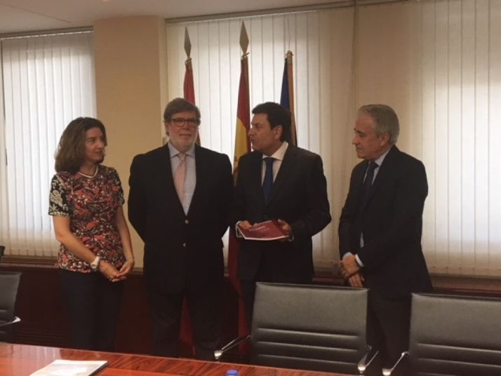 La reunión mantenida con el Consejero de Empleo de la Junta de Castilla y León. FOES