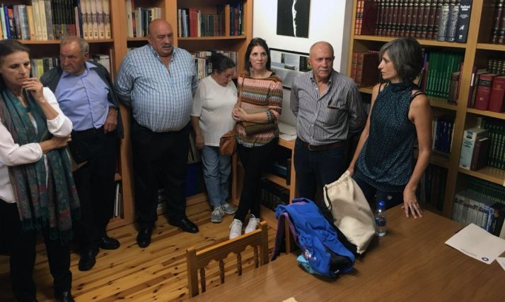 Una image de la naguración de la nueva biblioteca. El alcalde, segundo por la derecha. /GEC