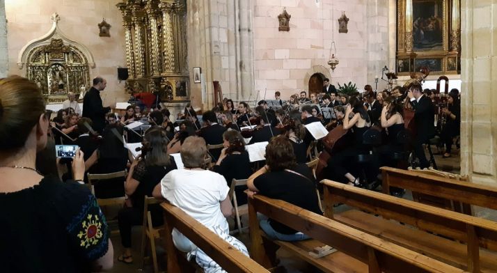 Una imagen del concierto en el templo parroquial. /Dip.