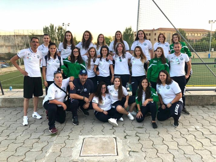 La plantilla del CD San José femenino, tras le triunfo (2-4) obtenido en Salamanca. 