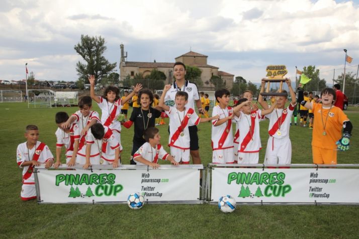 Atlético de Madrid y el Rayo Vallecano, ganadores del Pinares Cup de bútbol base
