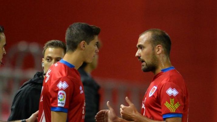 Nacho releva a un lesionado Unai Medina en Los Pajaritos. LaLiga
