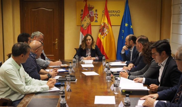 La delegada del Gobierno, en la reunión con agrupaciones sindicales. /EP