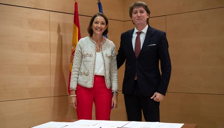 El alcalde, este jueves con la ministra tras la firma del acuerdo. /Ayto.