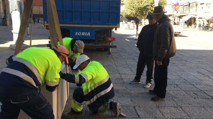 Labores de la instalación de los trabajos. /Ayto.