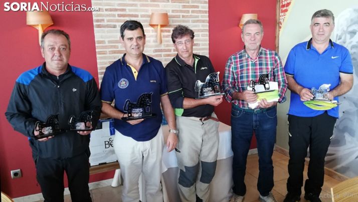 Imagen de familia de los ganadores. 