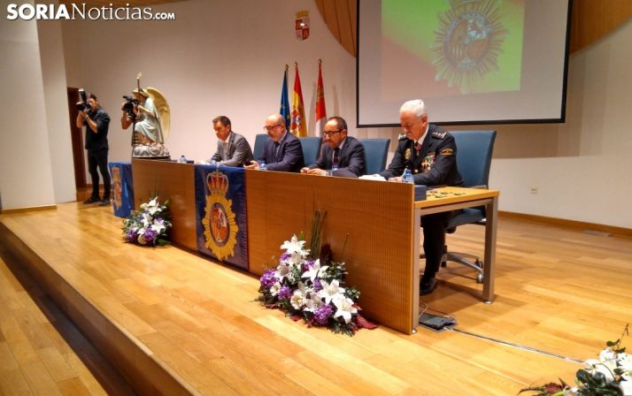 La Policía Nacional celebra su día inmersa en la escasez de medios y personal