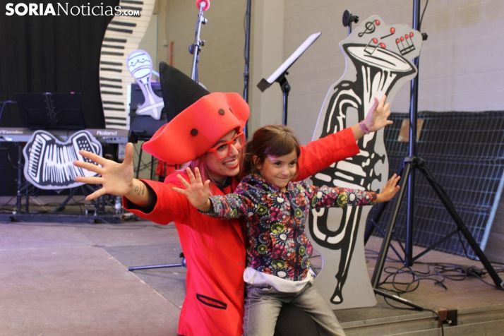 Espectáculo infantil con Almozandia en el Polideportivo San Andrés. SN