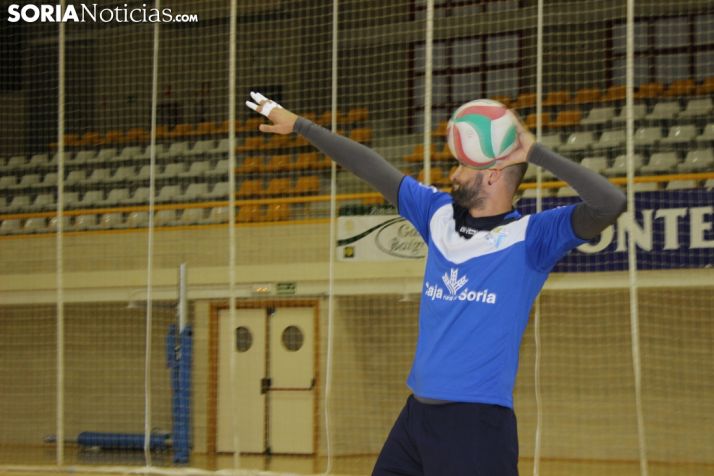 Manu Salvador se ejercita durante un entrenamiento en Los Pajaritos. SN
