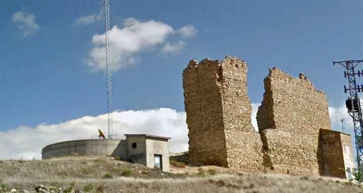 El depósito de abastecimiento de Muro, junto al castillo. /GM
