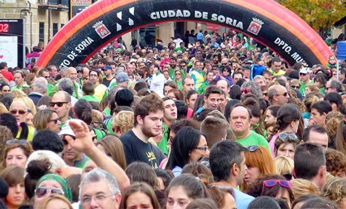 La ministra de Sanidad y la delegada del Gobierno de Castilla y León, en la marcha contra el cáncer de esta mañana