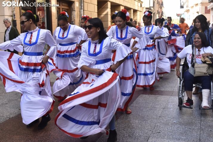 FOTOS Y VÍDEO: Ritmo y alegría para celebrar la interculturalidad