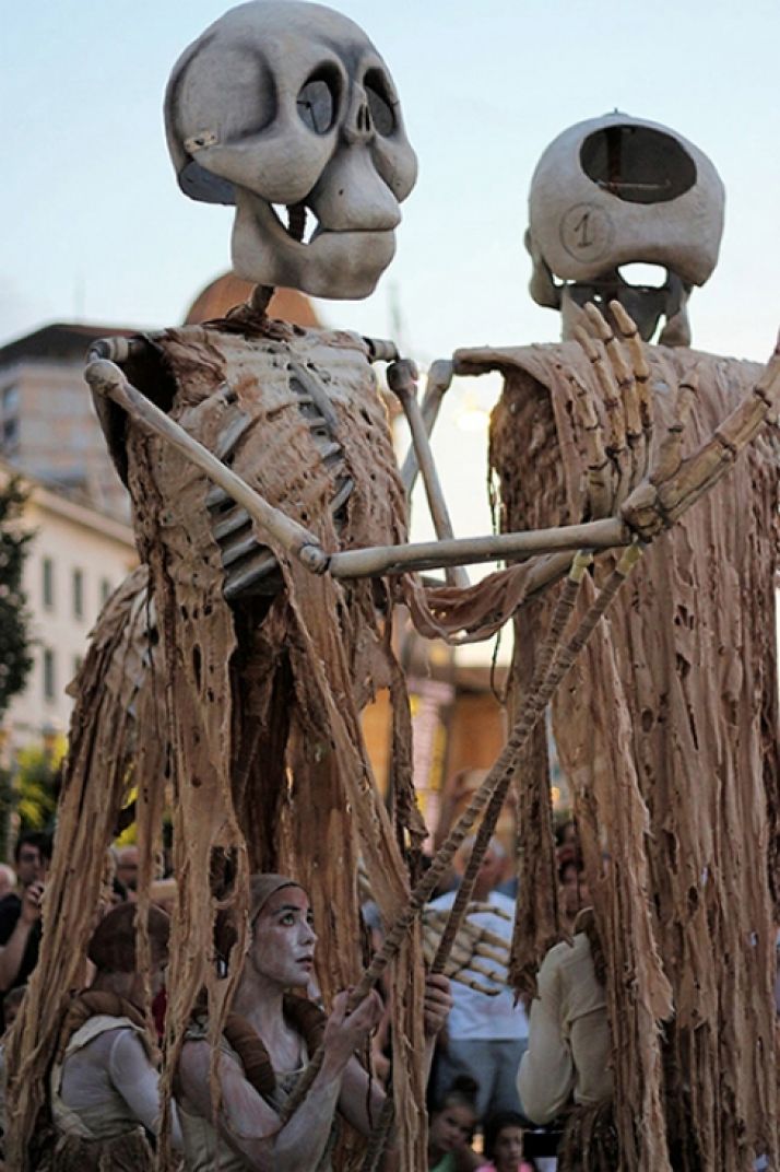 Teatro de calle y lecturas de Drácula en la capital este domingo