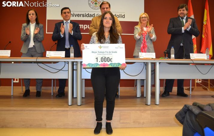 Esmeralda Saiz, con el diploma acreditativo. /SN