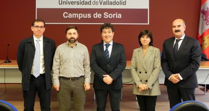 Arenales (2º izda.) con el tribunal calificador y la directora de la tesis. 