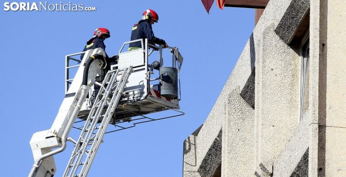 Bomberos en un simulacro en la capital. /SN