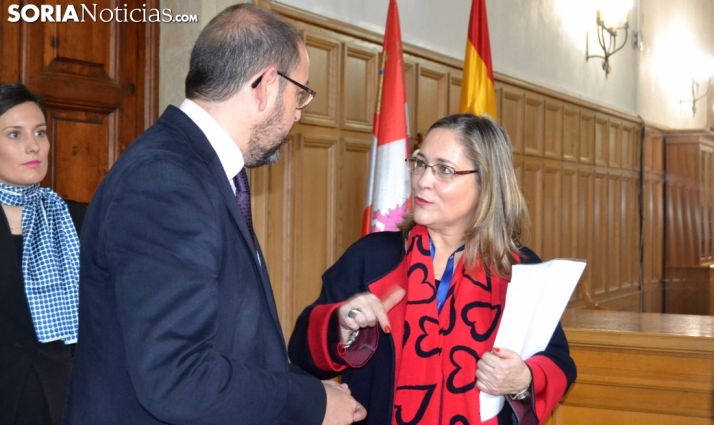 Soledad Borque, con el presidente de la Audiencia provincial de Soria José Manuel Sánchez Siscar. /SNt